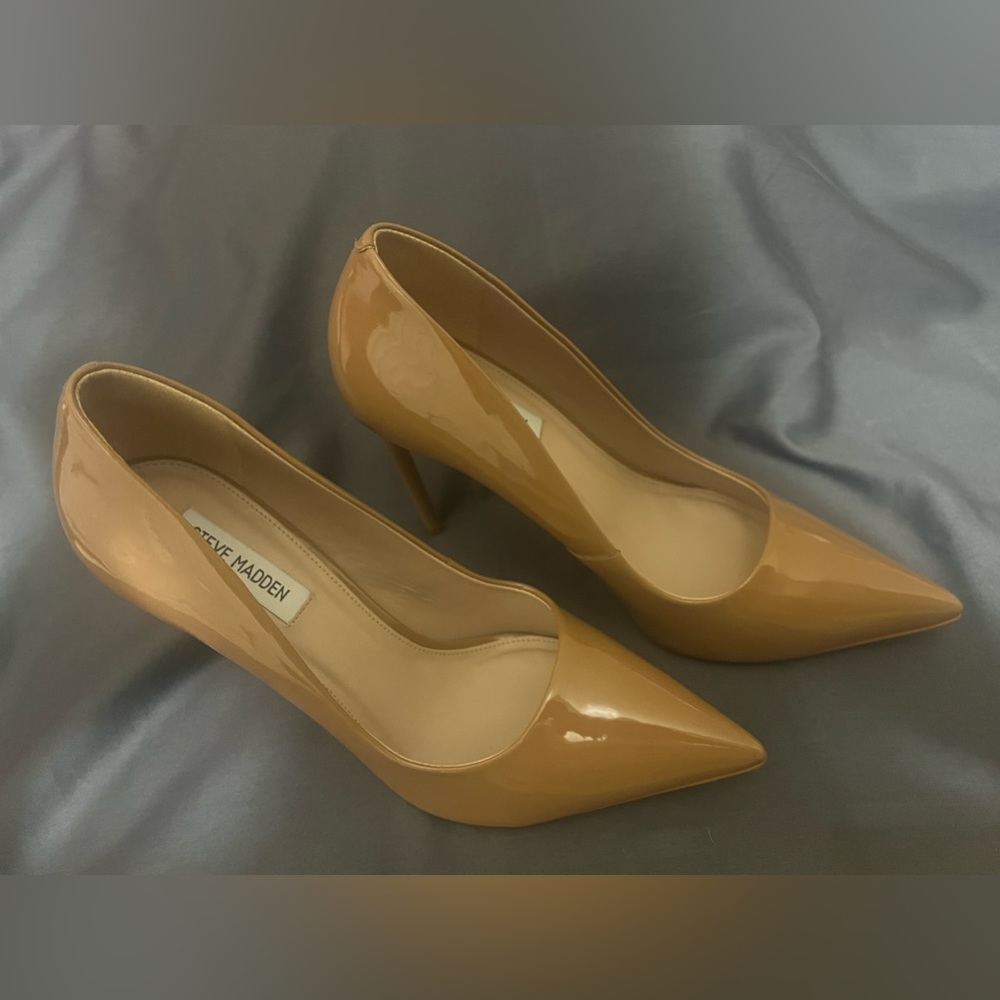 Steve Madden Carmel patent leather 4 inch heels, never worn